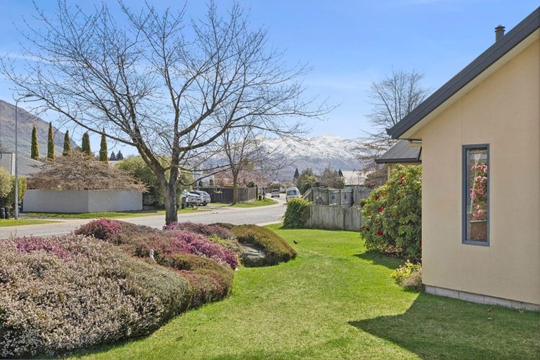 Photo of property in 26 Meadowstone Drive, Wanaka, 9305