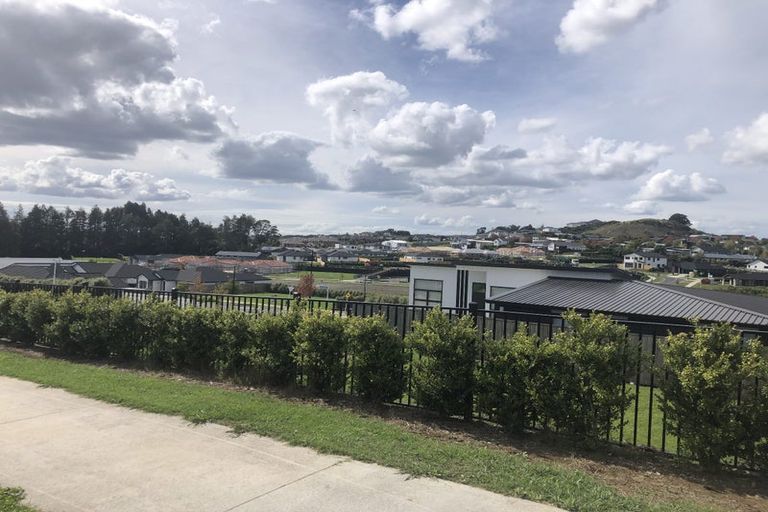 Photo of property in 2 Rongoa Maori Way, Pukekohe, 2120