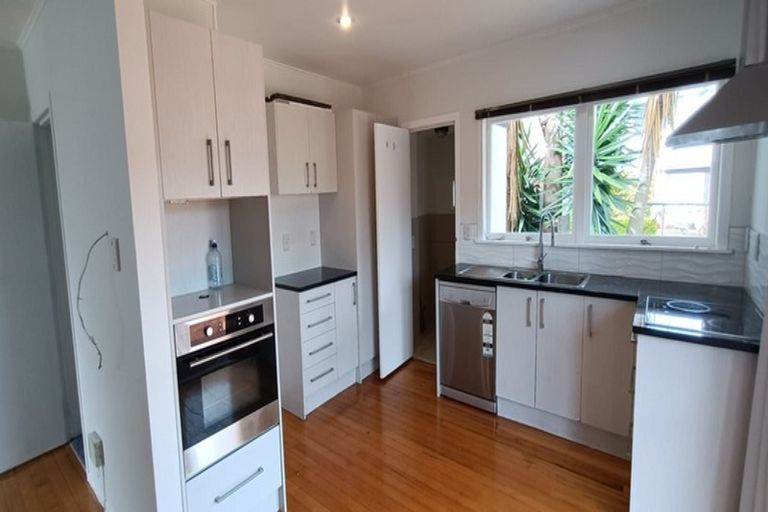 Photo of property in 2/265 Massey Road, Mangere East, Auckland, 2024