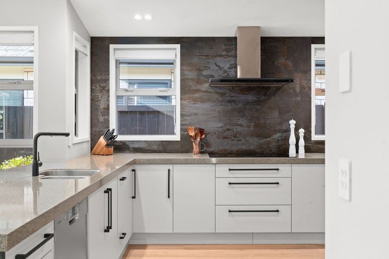 Photo of property in 140 Saint James Drive, Huntington, Hamilton, 3210