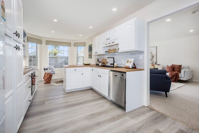 Photo of property in 84 Navigation Drive, Whitby, Porirua, 5024