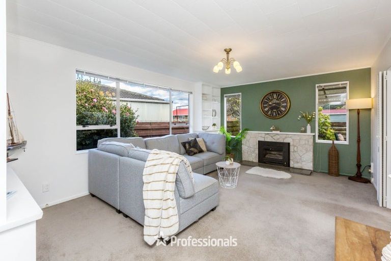 Photo of property in 5 Camden Road, Totara Park, Upper Hutt, 5018