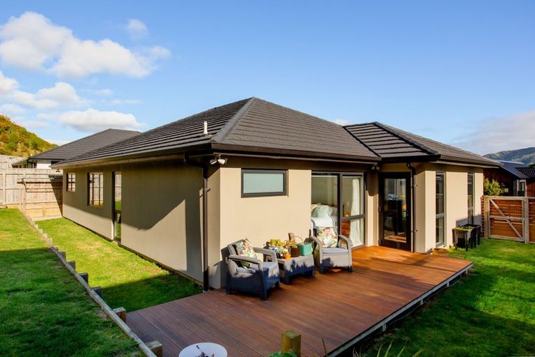 Photo of property in 24 Queen Charlotte Drive, Aotea, Porirua, 5024