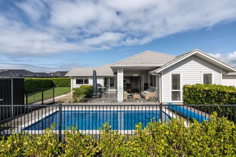 Photo of property in 32 Mike Smith Drive, Cambridge, 3434