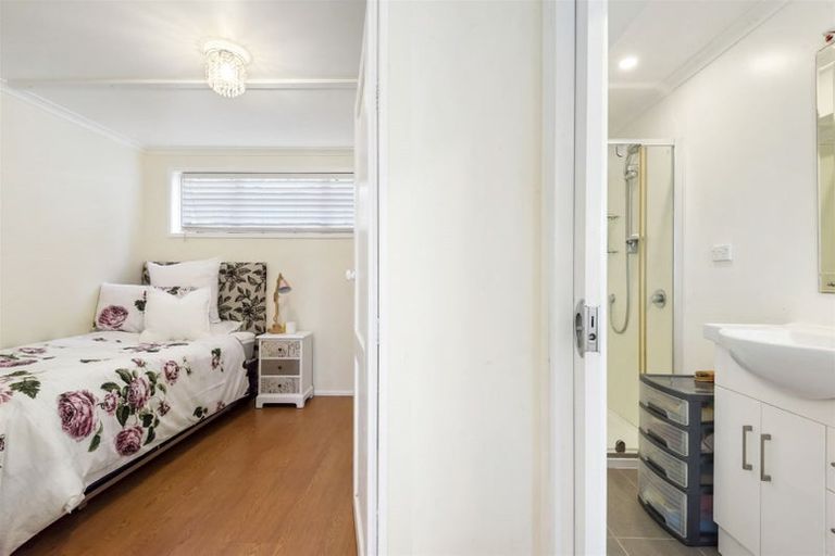 Photo of property in 2/1 Mulberry Place, Glenfield, Auckland, 0629
