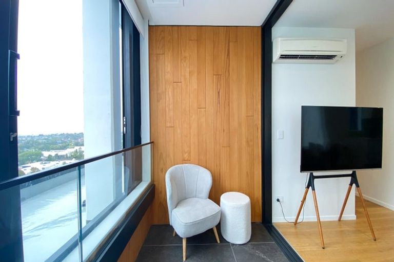 Photo of property in 1 Buscomb Avenue, Henderson, Auckland, 0610
