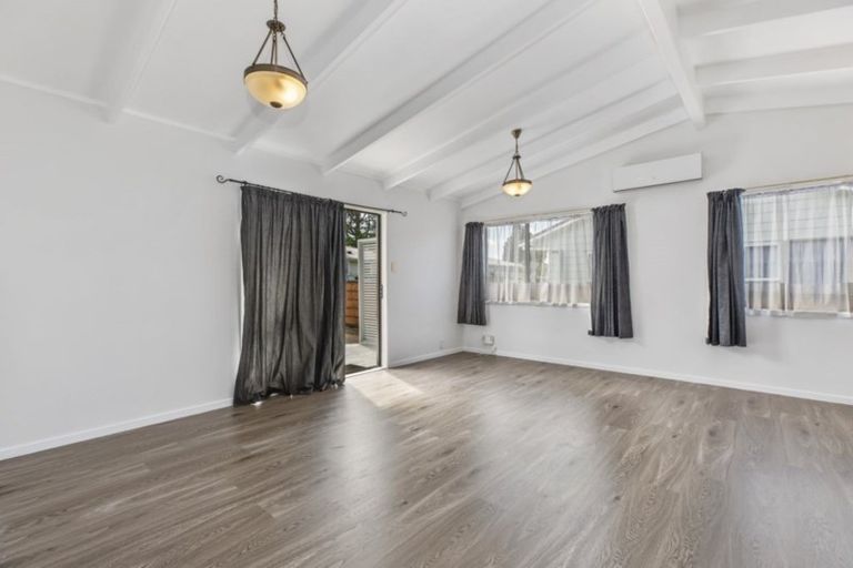 Photo of property in 13a Larnoch Road, Henderson, Auckland, 0610