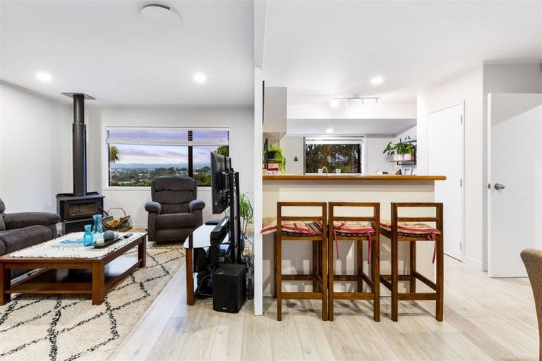 Photo of property in 22 Darcy Place, Massey, Auckland, 0614