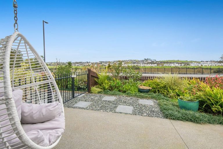 Photo of property in 140 Arran Point Parade, Orewa, 0931