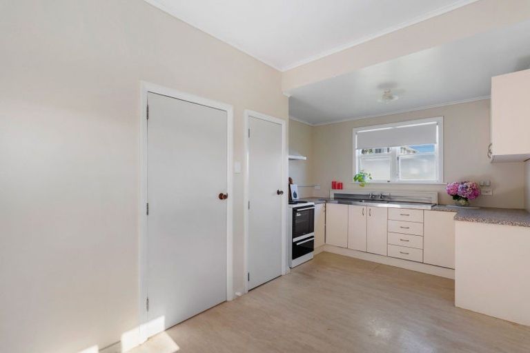Photo of property in 27 Old Lake Road, Narrow Neck, Auckland, 0624