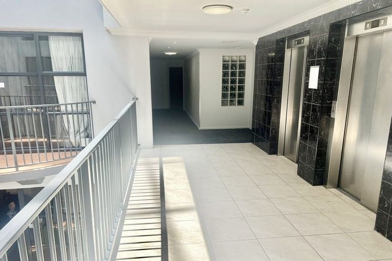 Photo of property in Atrium Towers, 6e/154 The Terrace, Wellington Central, Wellington, 6011