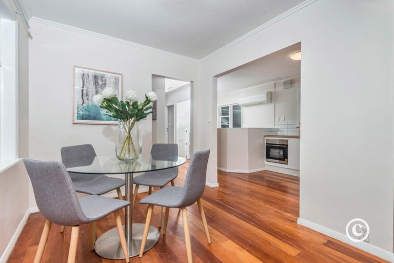 Photo of property in 53 Kiwi Crescent, Tawa, Wellington, 5028