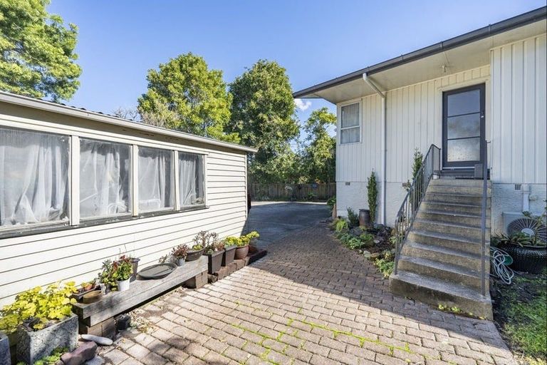 Photo of property in 13 Helleur Road, Massey, Auckland, 0614
