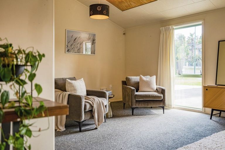 Photo of property in 53 Cabeleigh Drive, Helensville, 0800