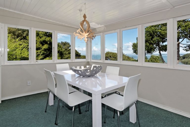 Photo of property in 27 Opou Road, Titirangi, Auckland, 0604