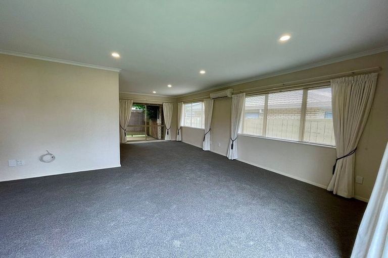 Photo of property in 31 Macnean Drive, East Tamaki Heights, Auckland, 2016