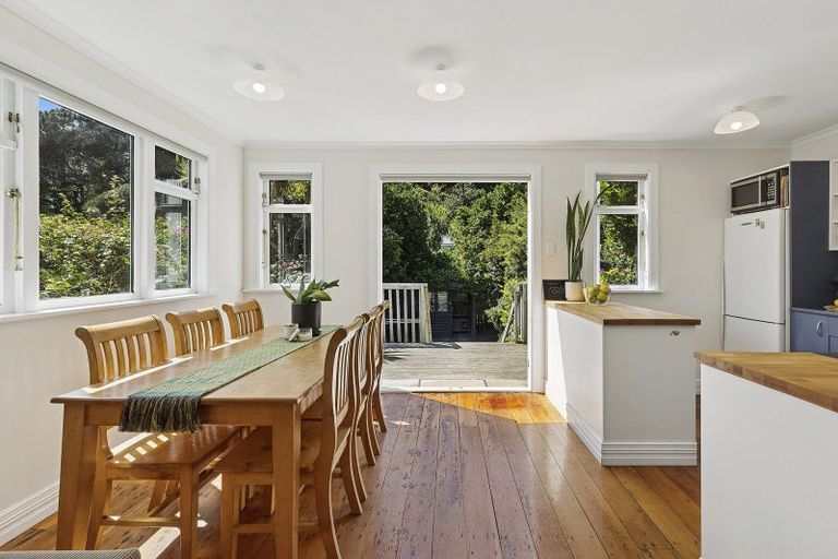 Photo of property in 33 Edinburgh Terrace, Berhampore, Wellington, 6023
