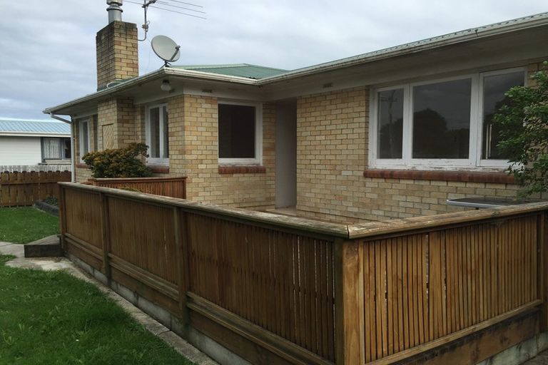 Photo of property in 1/60 Racecourse Road, Waiuku, 2123