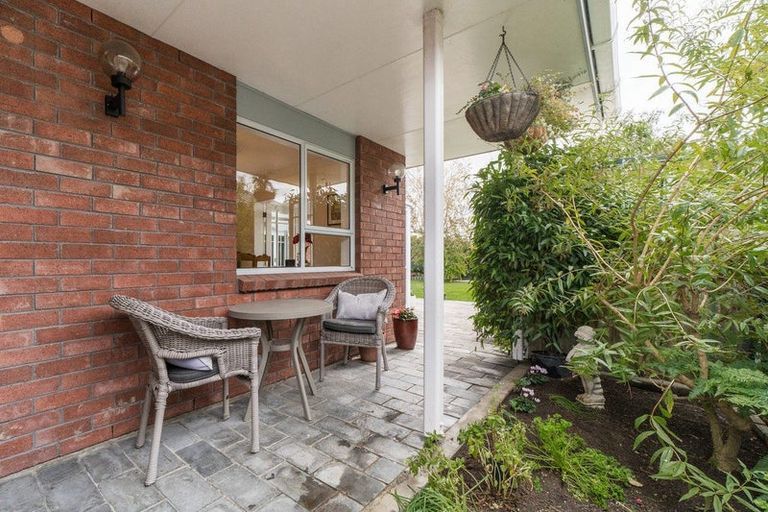 Photo of property in 98 John F Kennedy Drive, Milson, Palmerston North, 4414