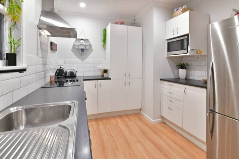 Photo of property in 32 Karaka Street, Helensville, 0800