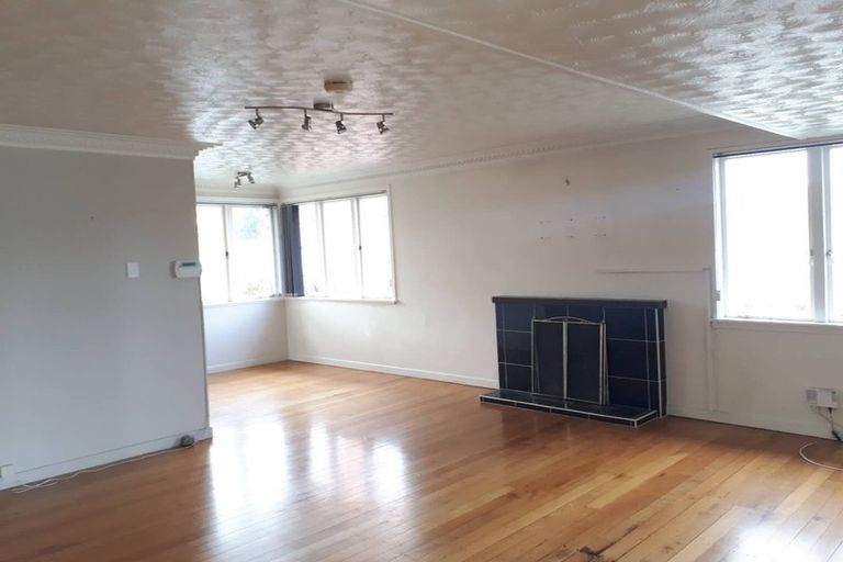 Photo of property in 11 Preston Avenue, Henderson, Auckland, 0610