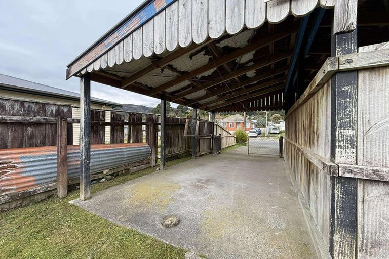 Photo of property in 9 Wainhouse Street, Stokes Valley, Lower Hutt, 5019