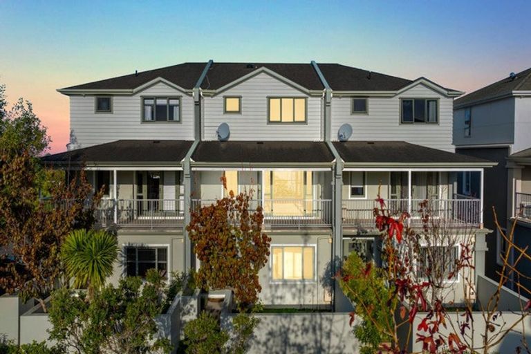 Photo of property in The Rise, 2/11 Hatfield Place, Albany Heights, Auckland, 0632