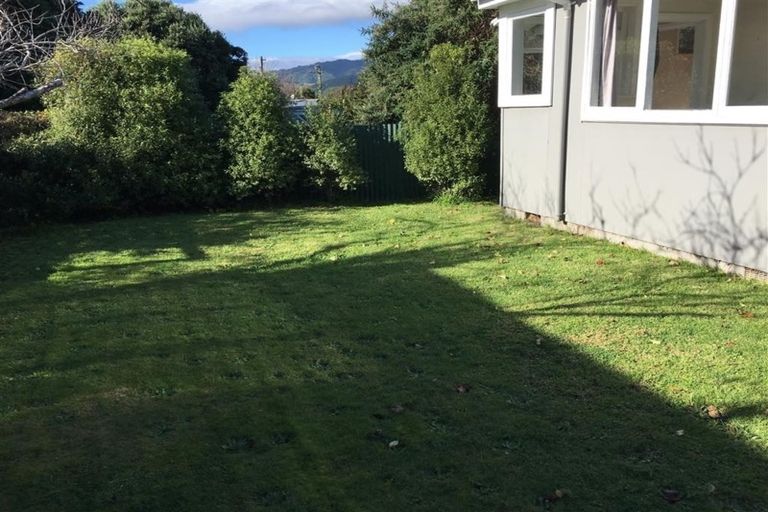 Photo of property in 5 Park Road, Paraparaumu Beach, Paraparaumu, 5032