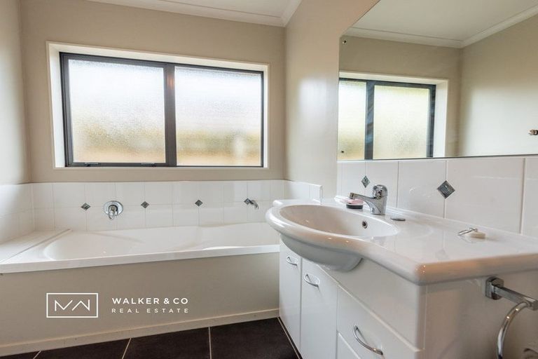 Photo of property in 2 Evergreen Crescent, Trentham, Upper Hutt, 5018