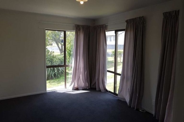 Photo of property in 2 Lina Place, Waiuku, 2123