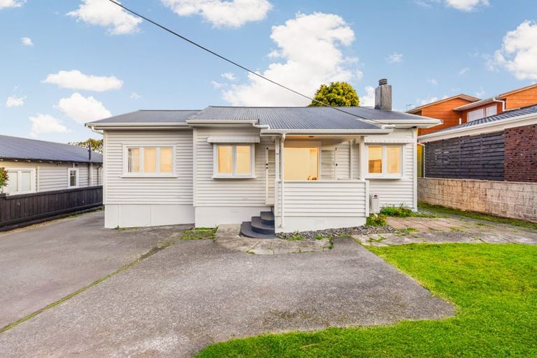 Photo of property in 1/5 Akehurst Avenue, New Lynn, Auckland, 0600