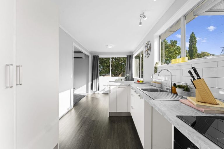 Photo of property in 11 Doone Place, Massey, Auckland, 0614