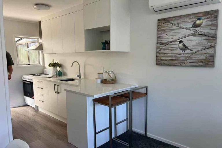 Photo of property in 3/11a Bayside Avenue, Te Atatu Peninsula, Auckland, 0610