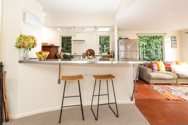 Photo of property in 46 Fortification Road, Karaka Bays, Wellington, 6022