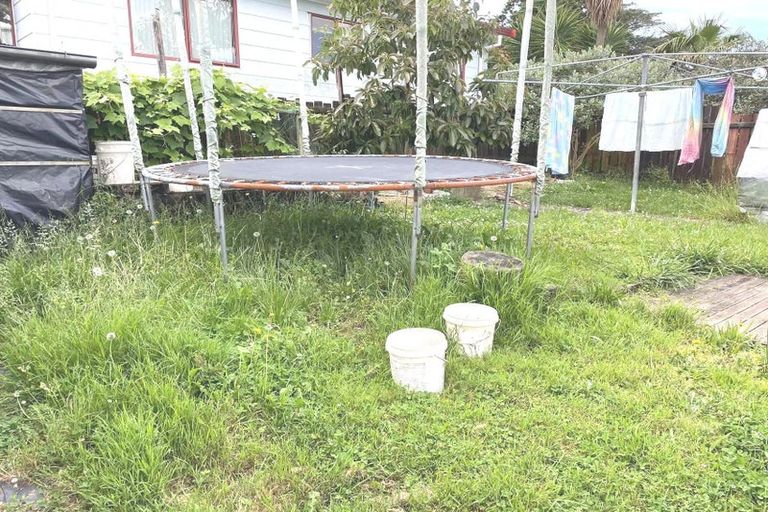 Photo of property in 32 Preston Avenue, Henderson, Auckland, 0610