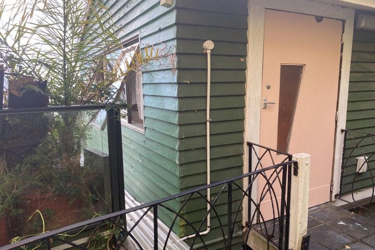 Photo of property in 21 Nikau Road, Point Howard, Lower Hutt, 5013