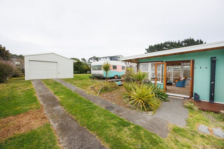 Photo of property in 16 Chrystal Street, Foxton Beach, Foxton, 4815