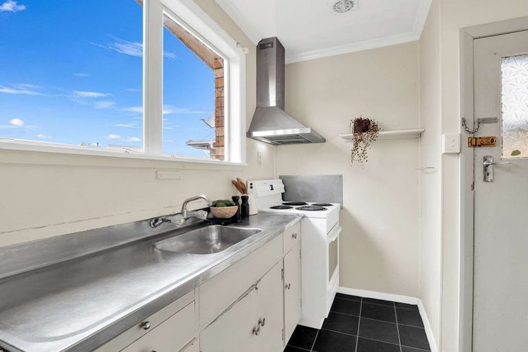 Photo of property in 2/84 Linton Street, West End, Palmerston North, 4410