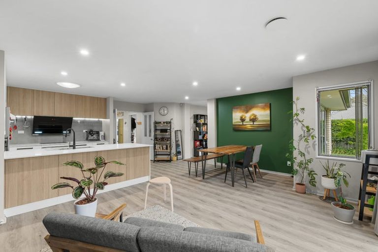 Photo of property in 8 Providence Place, Redwood, Christchurch, 8051