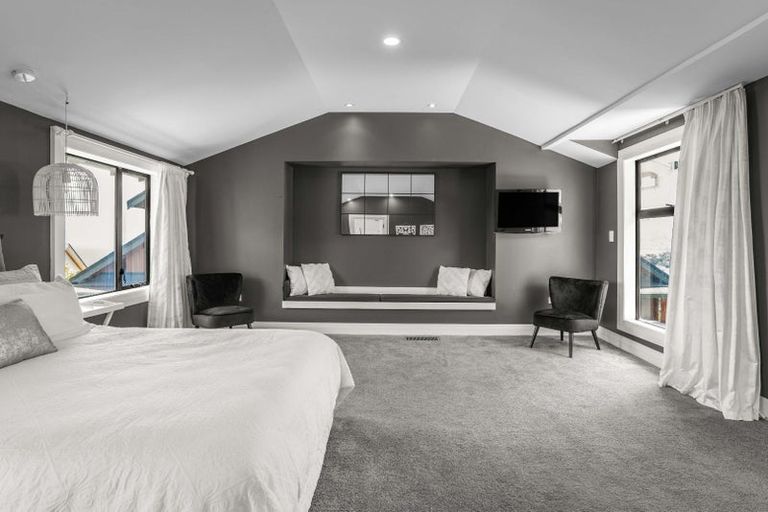 Photo of property in 33 Waitohu Road, York Bay, Lower Hutt, 5013