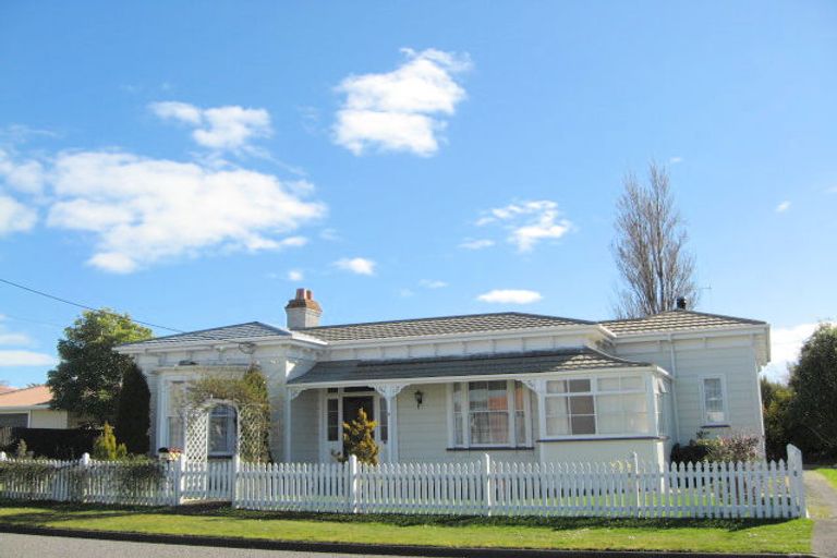 Photo of property in 8 Robert Street, Marton, 4710