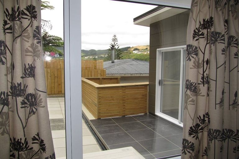Photo of property in 16c Lincoln Avenue, Tawa, Wellington, 5028