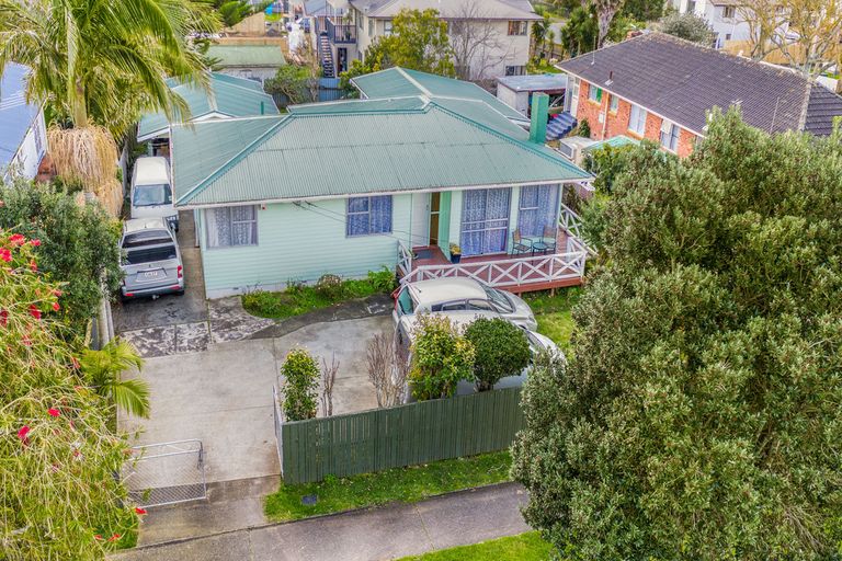 Photo of property in 541 Massey Road, Mangere, Auckland, 2022