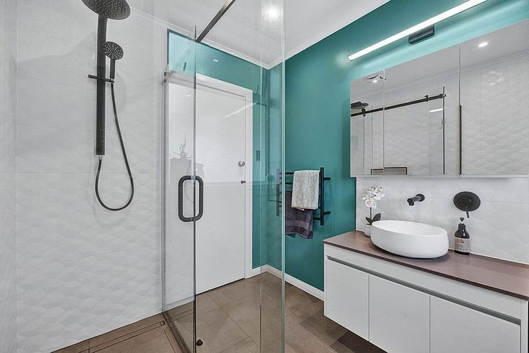 Photo of property in 2 Morrissey Street, Hawera, 4610