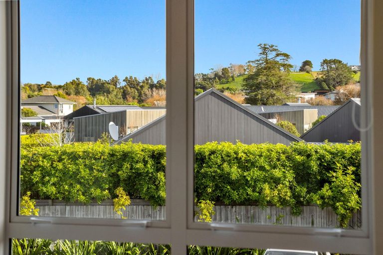 Photo of property in 12 Titoki Close, Matakana, 0985