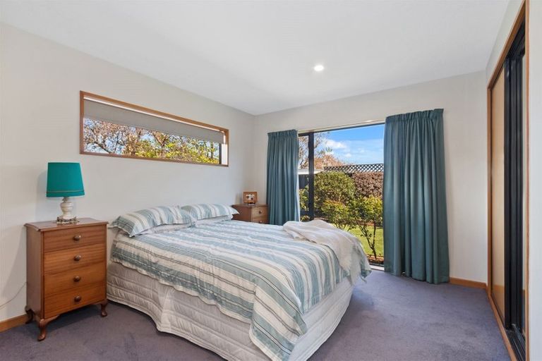 Photo of property in 24 Inglewood Place, Avonhead, Christchurch, 8042
