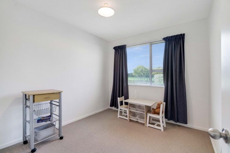 Photo of property in 34 Oakley Crescent, Hornby, Christchurch, 8042
