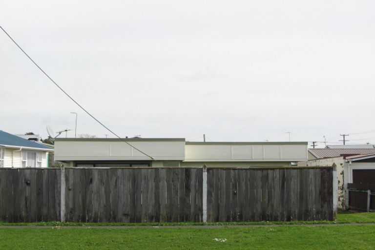 Photo of property in 69 Domett Street, Waitara, 4320