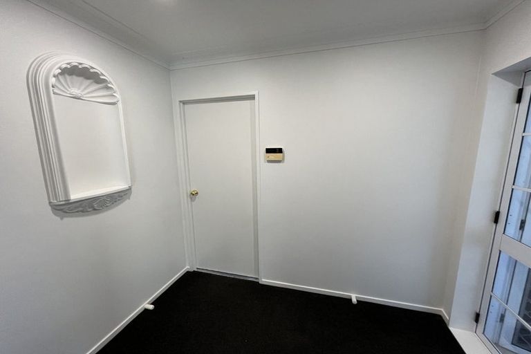 Photo of property in 2 Framalda Place, Conifer Grove, Takanini, 2112