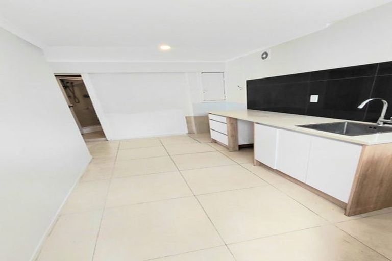 Photo of property in 86d Kelman Road, Kelston, Auckland, 0602
